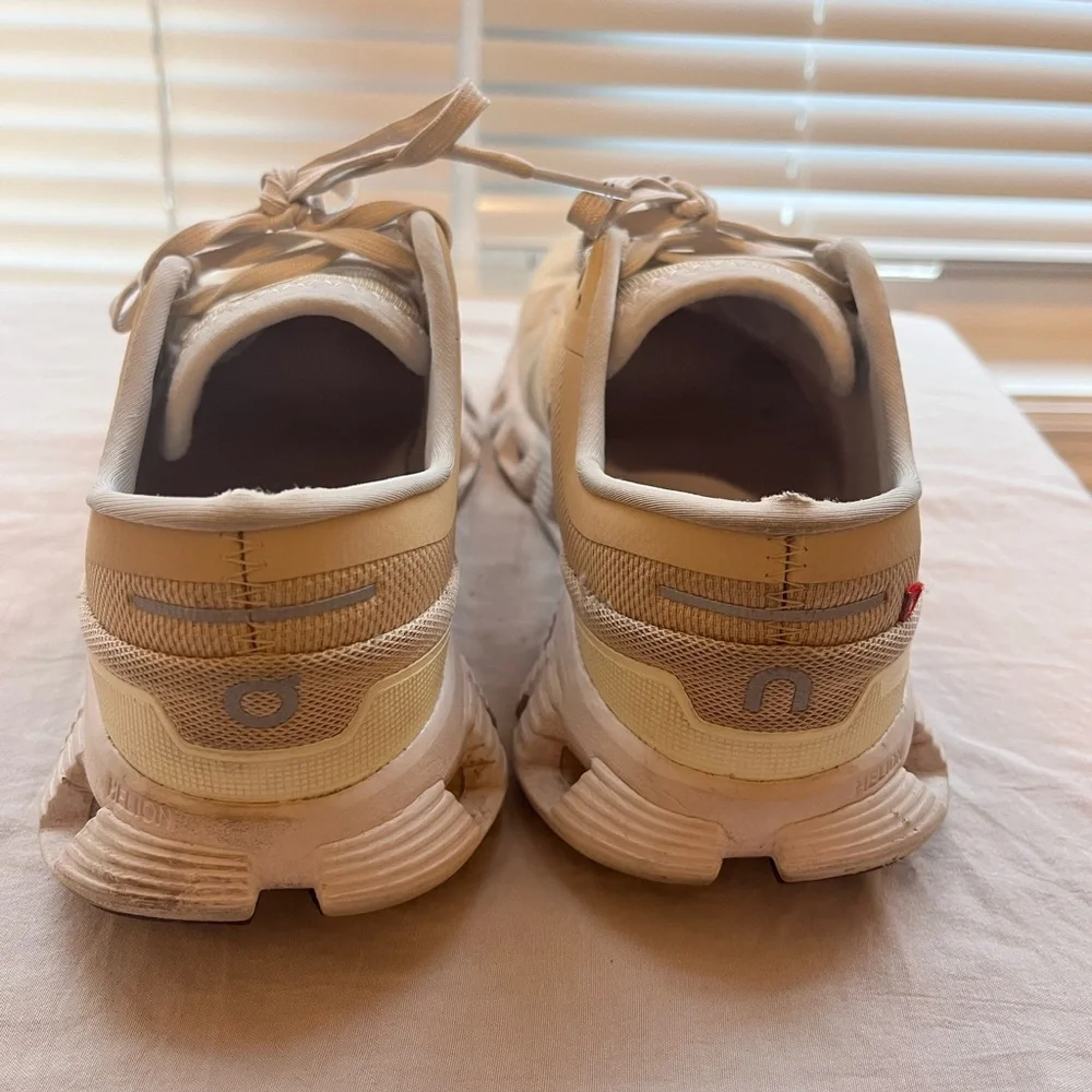 On Running Cloud X 3 women’s size 7 Savannah/Frost athletic shoes‎